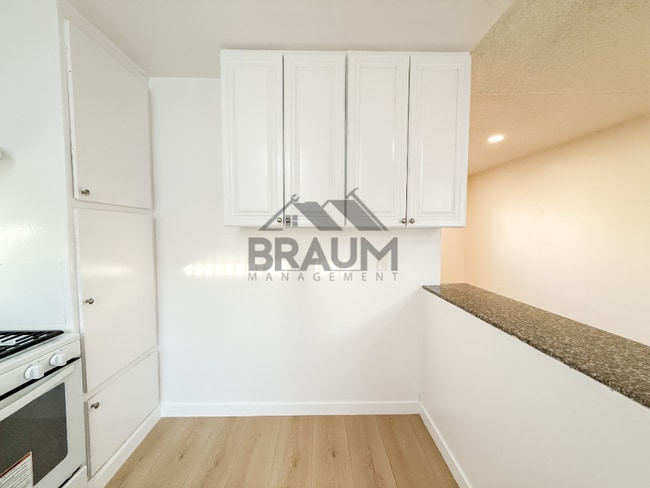 Foto del edificio - 13115 Oxnard St