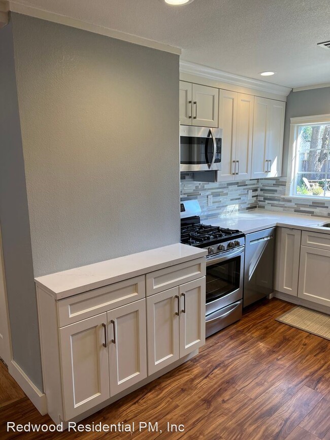 Building Photo - 3 br, 1.5 bath House - 2706 Patio Court