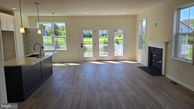 Foto del edificio - 48 Parry Wy