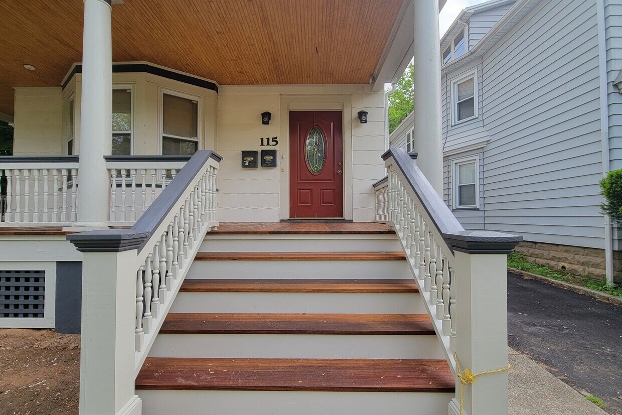Primary Photo - 115 Maolis Ave