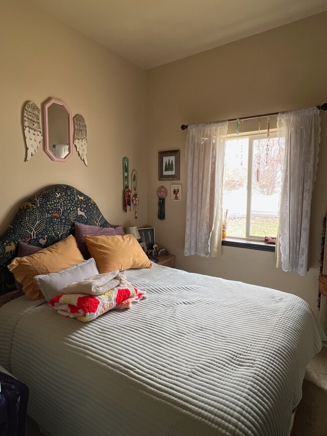 Bedroom 1 - 2633 W Apperson Dr