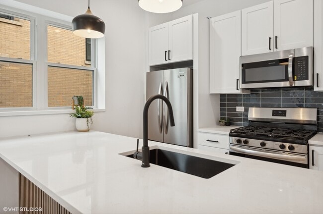 Building Photo - 2619 N Kimball Ave