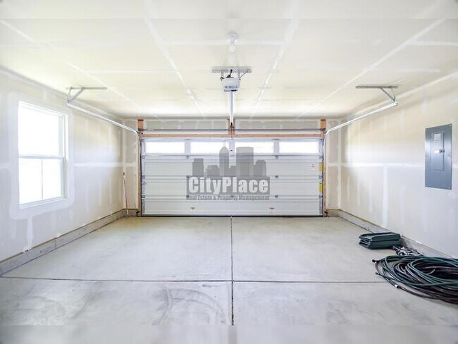 Foto del edificio - 7009 E Bean Blossom Dr