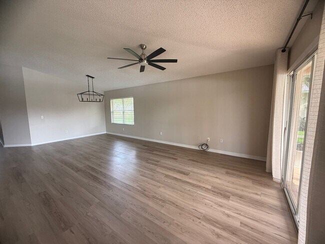 Foto del edificio - 1744 Arash Cir