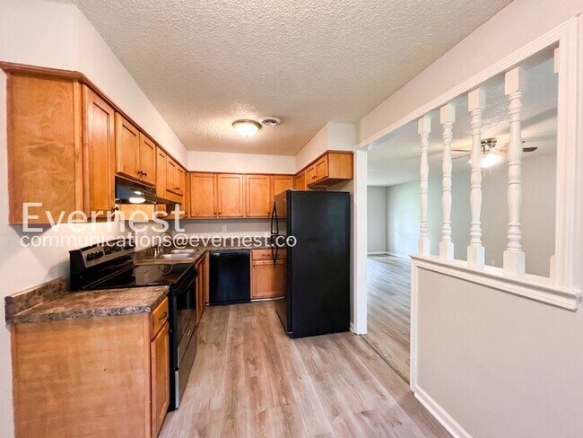 Foto del edificio - Limited Time Special Offer / 3 Bed/1.5 Bath Home with Off-Street Parking / Pet-Friendly / Availab...