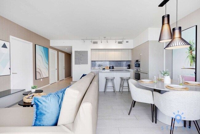 Building Photo - 4010 S Ocean Dr