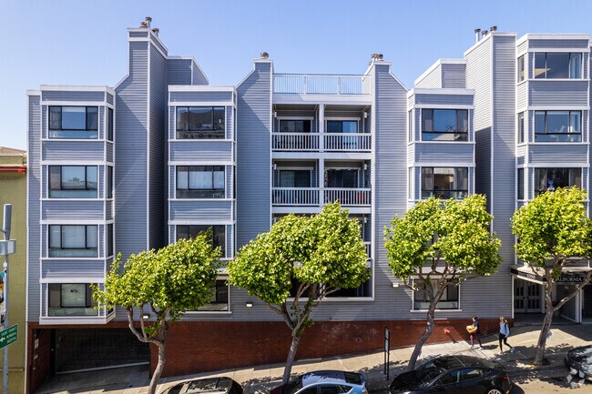 Alt. Afuera - 1350 California St