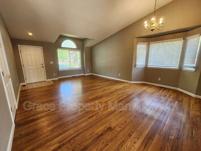 Building Photo - 553 Arbor Dr