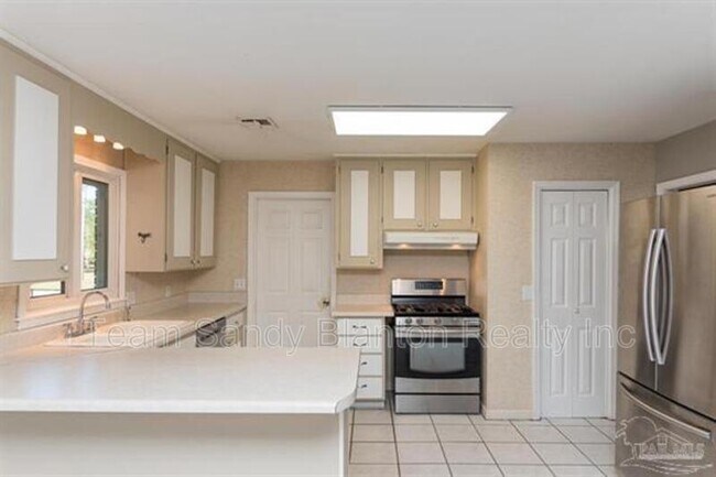 Foto del edificio - 5595 Leesway Blvd