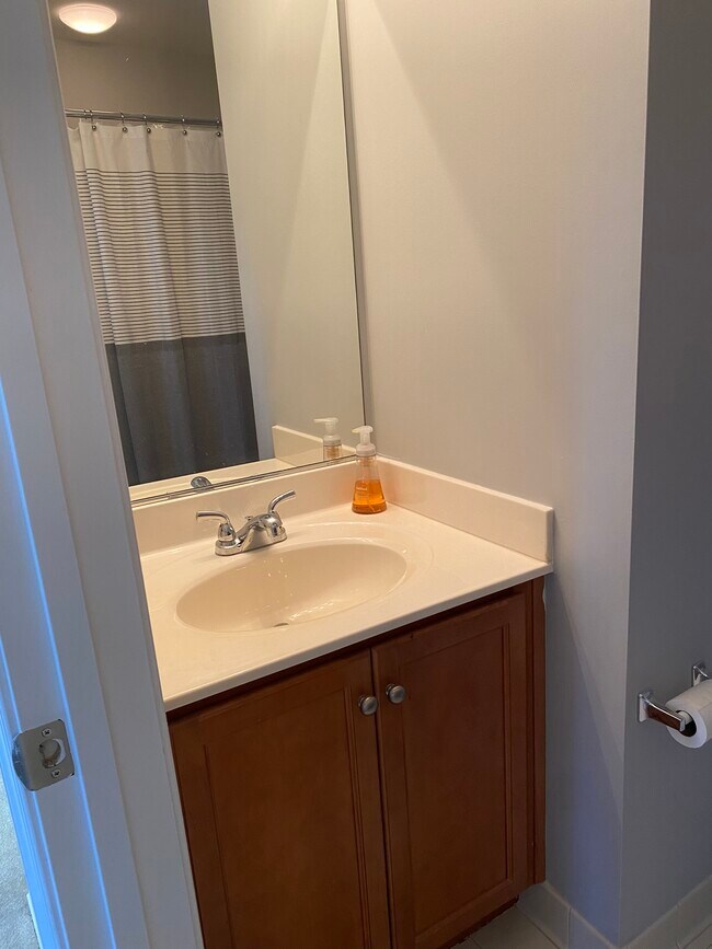 Foto del edificio - 15667 John Diskin Cir