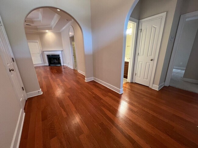 Foto del edificio - 714 Berry Ln