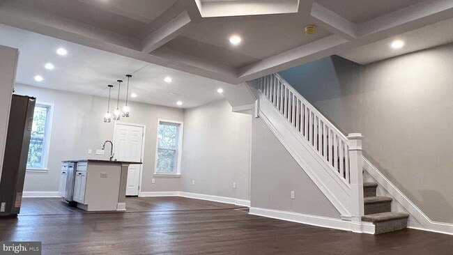 Building Photo - 723 Linnard St