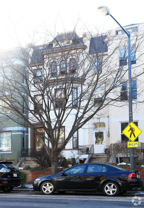 Building Photo - 1914 Calvert St NW