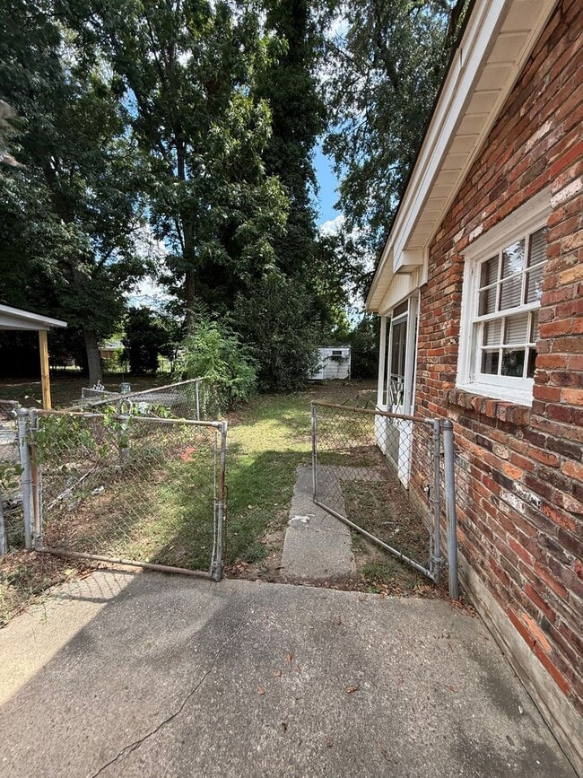 Building Photo - 3314 Bedford Ln