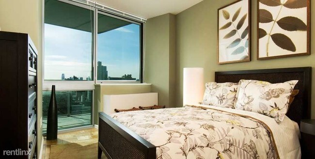 Foto del edificio - 505 W 37th St