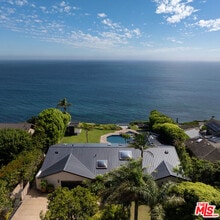 Building Photo - 29020 Cliffside Dr