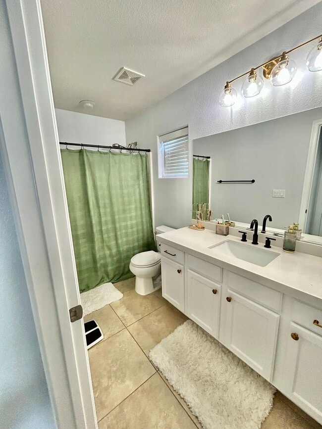 Building Photo - Beautiful 2 story home in Mountain’s Edge