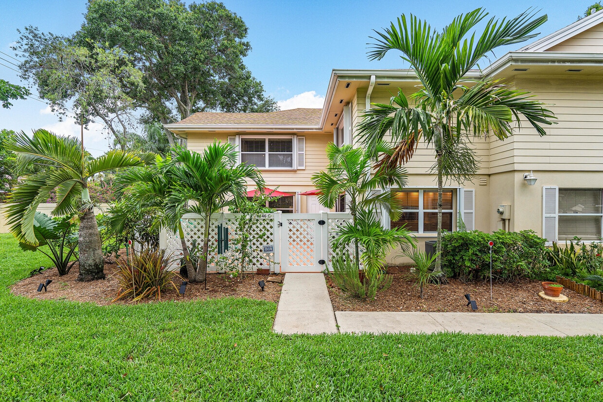 Primary Photo - 8146 Bridgewater Ct