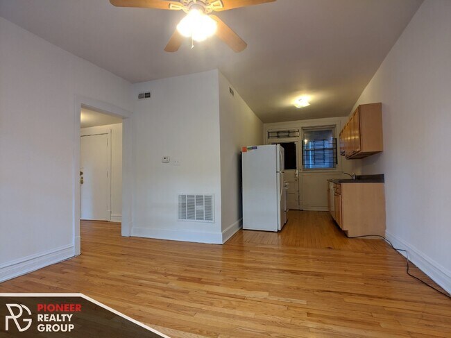 Foto del edificio - 2439 W Logan Blvd