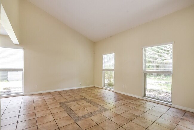 Foto del edificio - 1015 Covington St