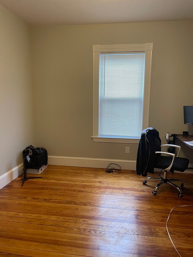 Foto del edificio - 267 E Cottage St