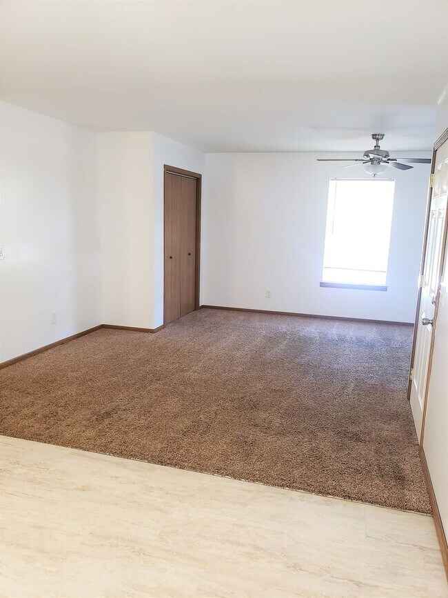 Foto del edificio - Upstairs Four Bedroom Apartment by Quality Home Management