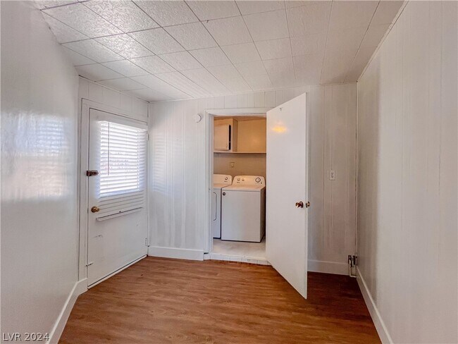 Building Photo - 3008 Palm Springs Way