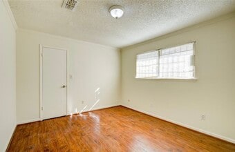 Building Photo - 6115 Briar Glade Dr