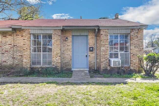 Building Photo - 6815 Beachwood St