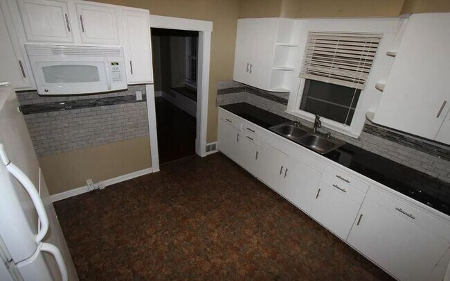 Building Photo - 4619 California St