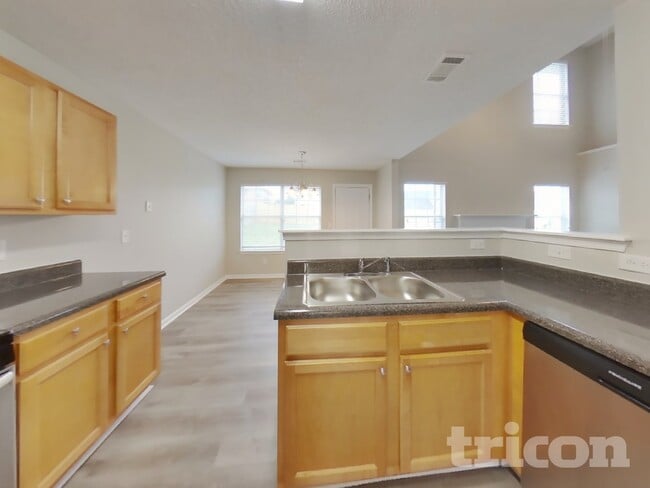 Building Photo - 9493 Creekside Rd