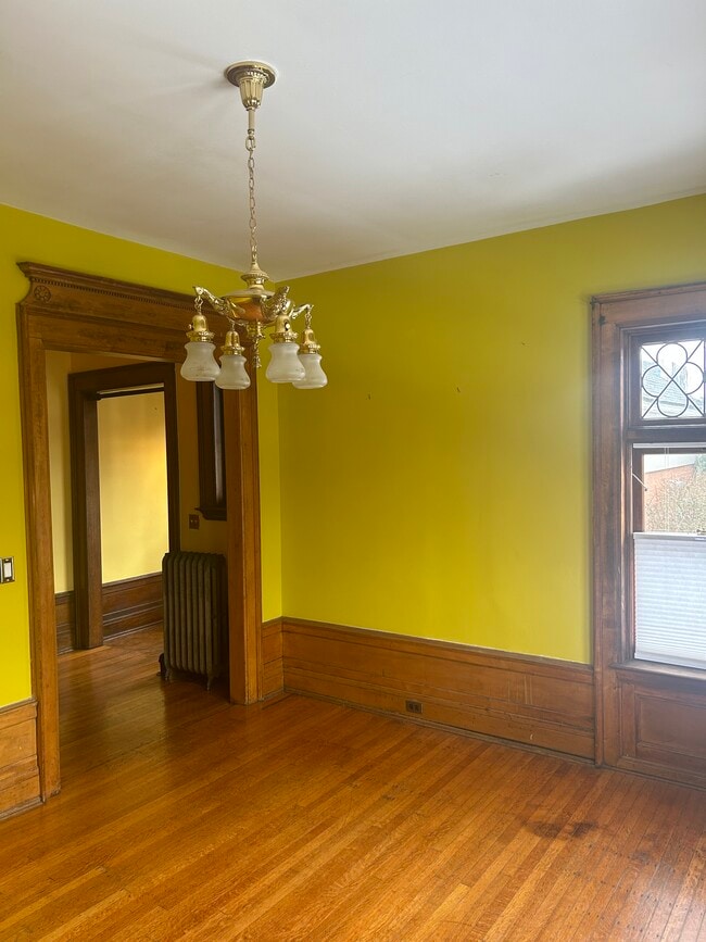 Living room - 467 Virginia St