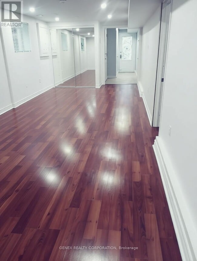 Building Photo - 8 Montrose Pl