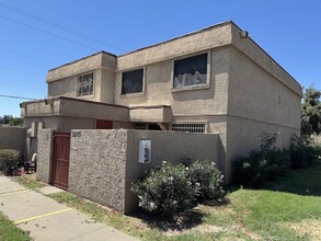 Building Photo - 3935 W Palomino Rd