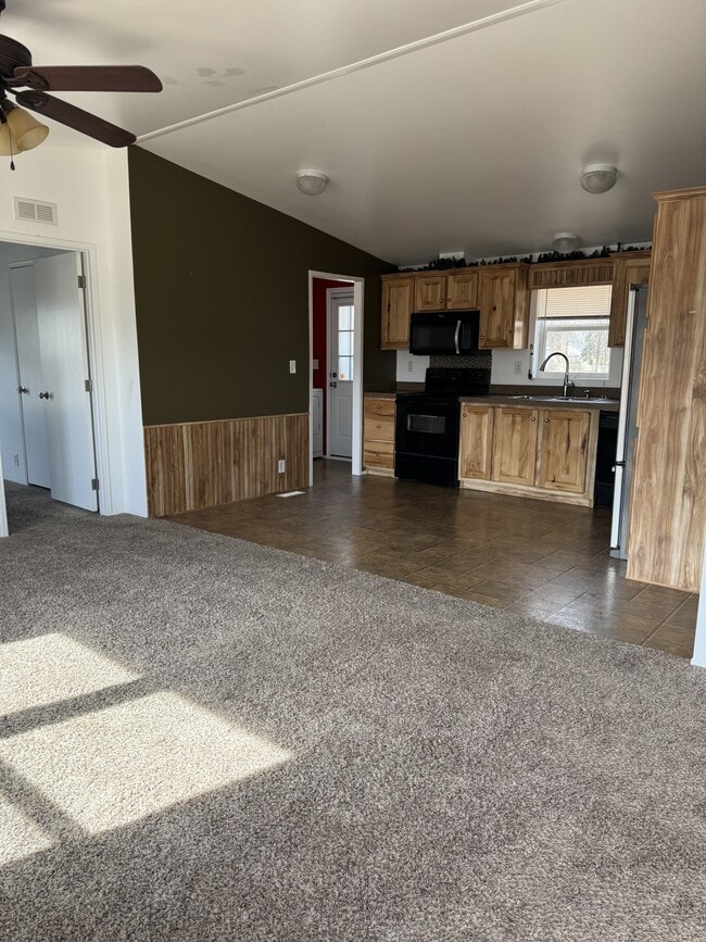 Building Photo - 512 E St