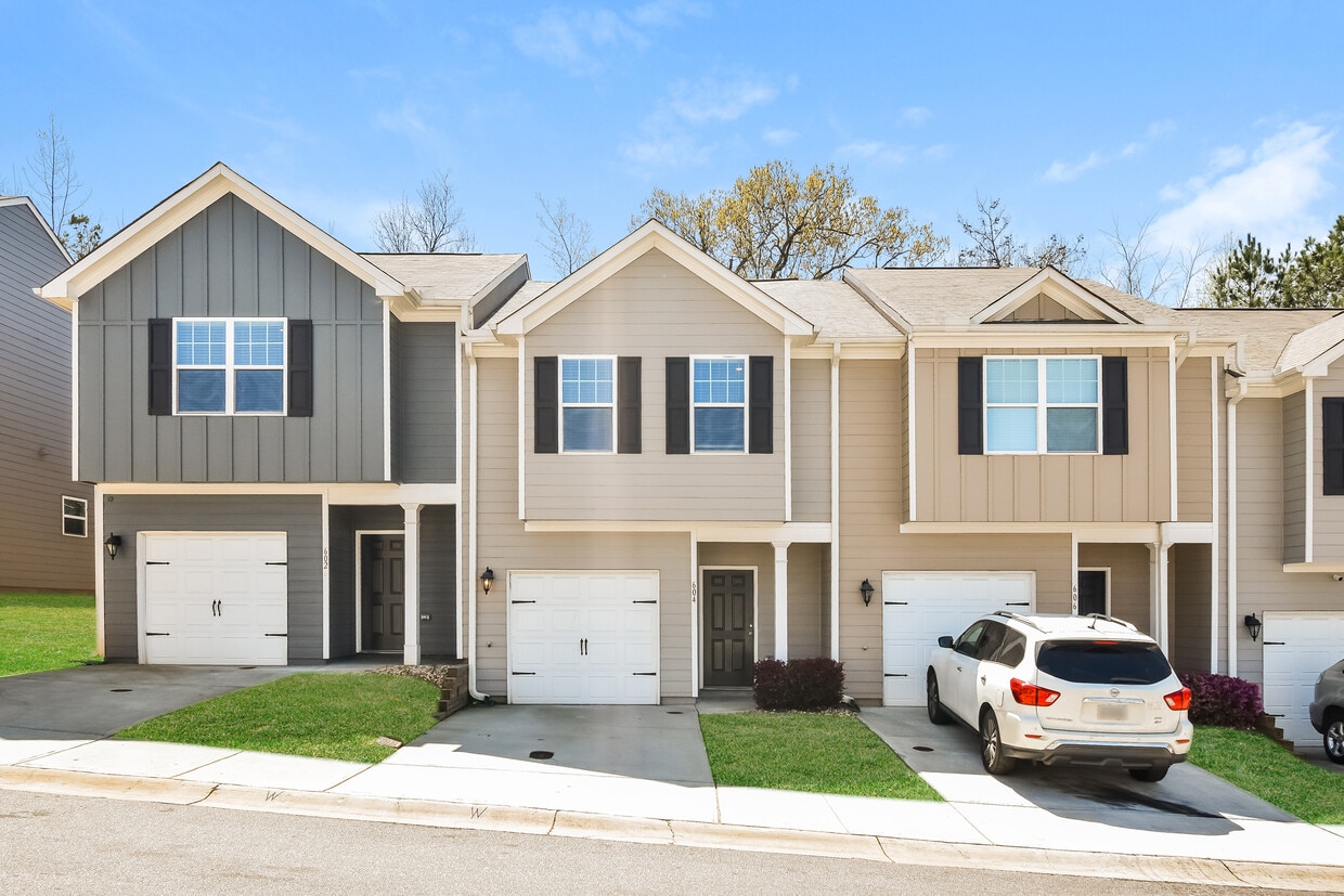 Primary Photo - 604 Highwood Ln