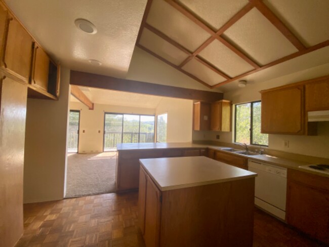 Building Photo - 28330 Meadow Glen Way W