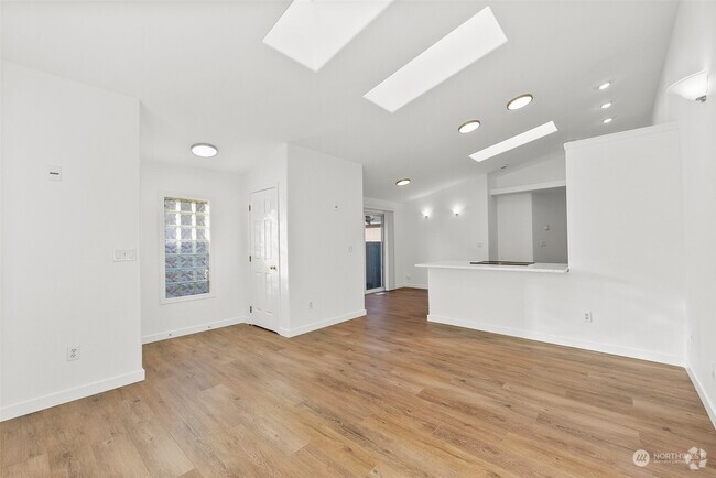 Building Photo - 4818 N Pearl St