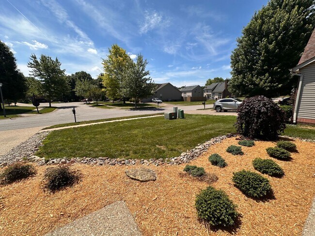 Foto del edificio - Elegant 4BR Home with Soaring Ceilings in The Reserve at Glenmary