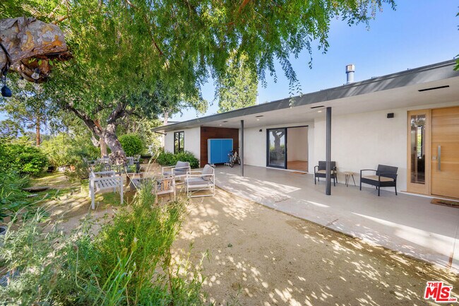 Foto del edificio - 11460 Laurelcrest Rd
