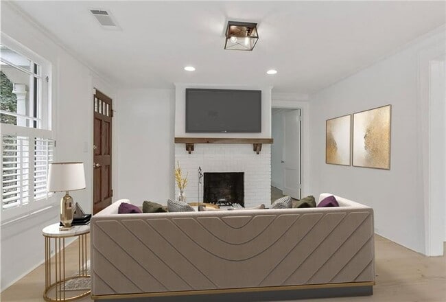 Building Photo - 2512 Brookwood Dr NE