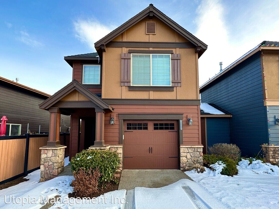 3 br, 2.5 bath House 20276 Schaeffer Drive House Rental in Bend, OR