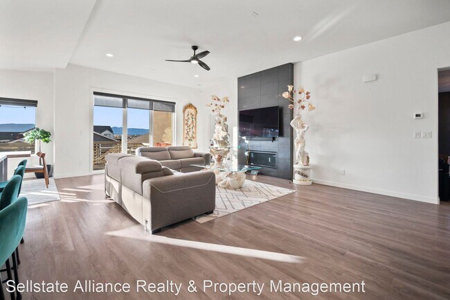 Building Photo - 4 br, 3 bath House - 6597 Cumbre Vista Way