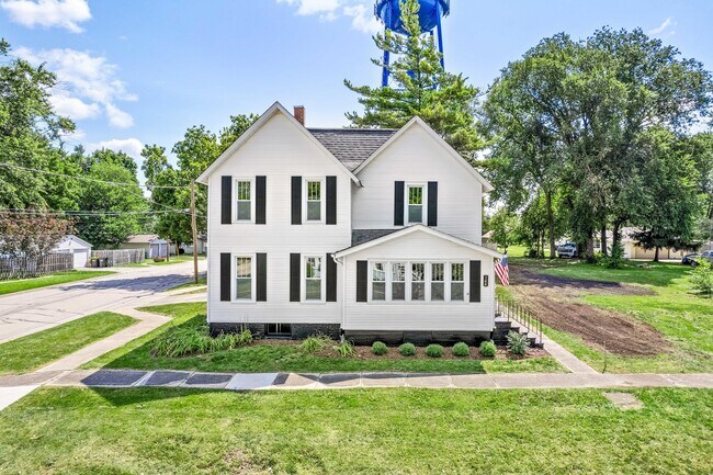 Building Photo - 144 Robinson St