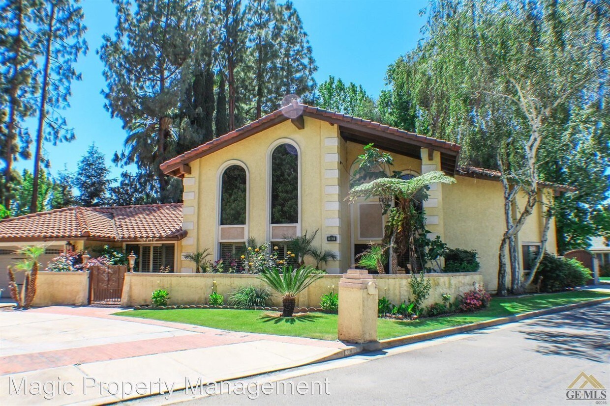 Primary Photo - 841 Fairway Dr