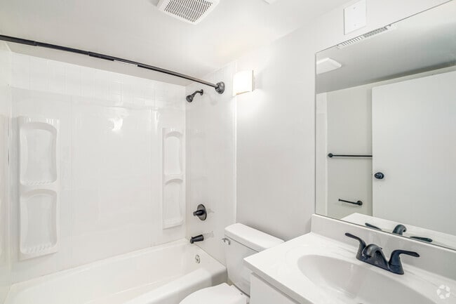 2BR, 2BA - 850SF - Second Bathroom - Quarterpath Place Apartments