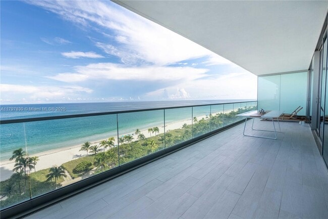 Building Photo - 10201 Collins Ave