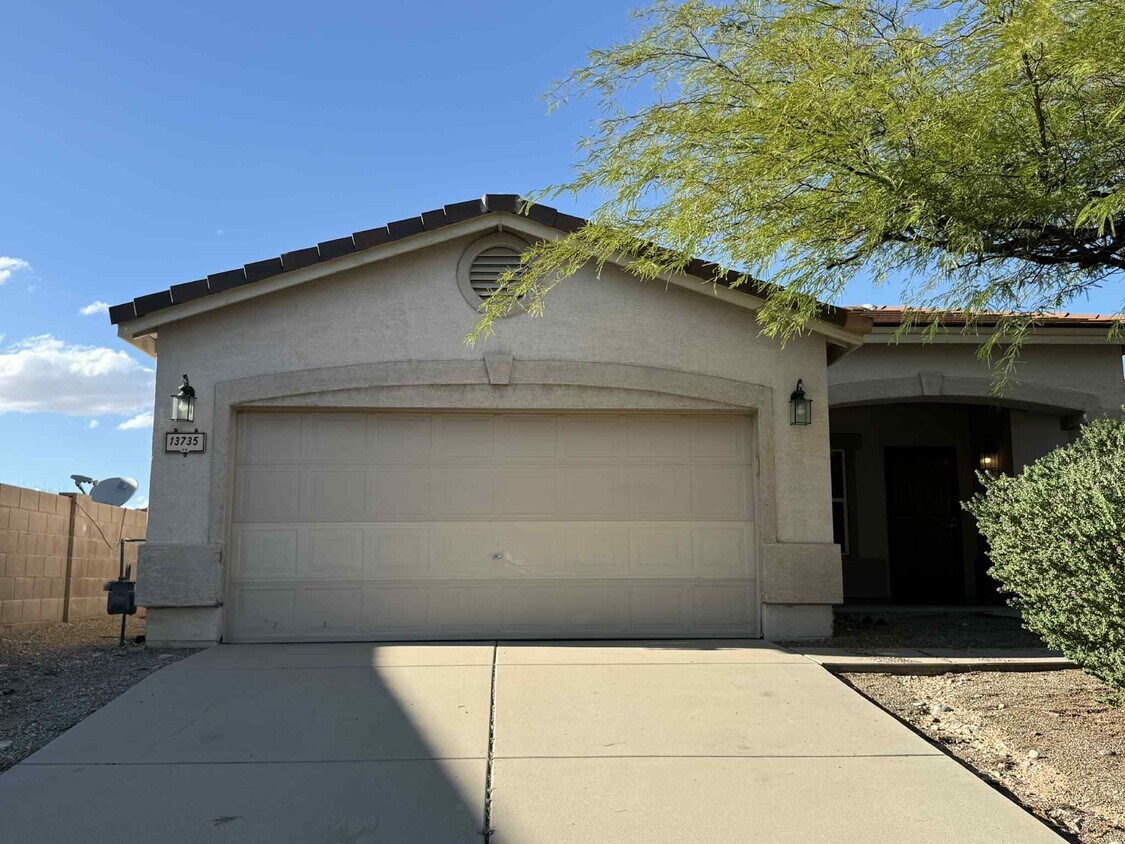 Primary Photo - 13735 E Shadow Pines Ln