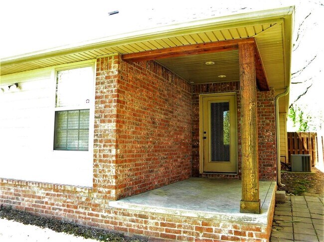 Building Photo - 1210 NE Monroe St