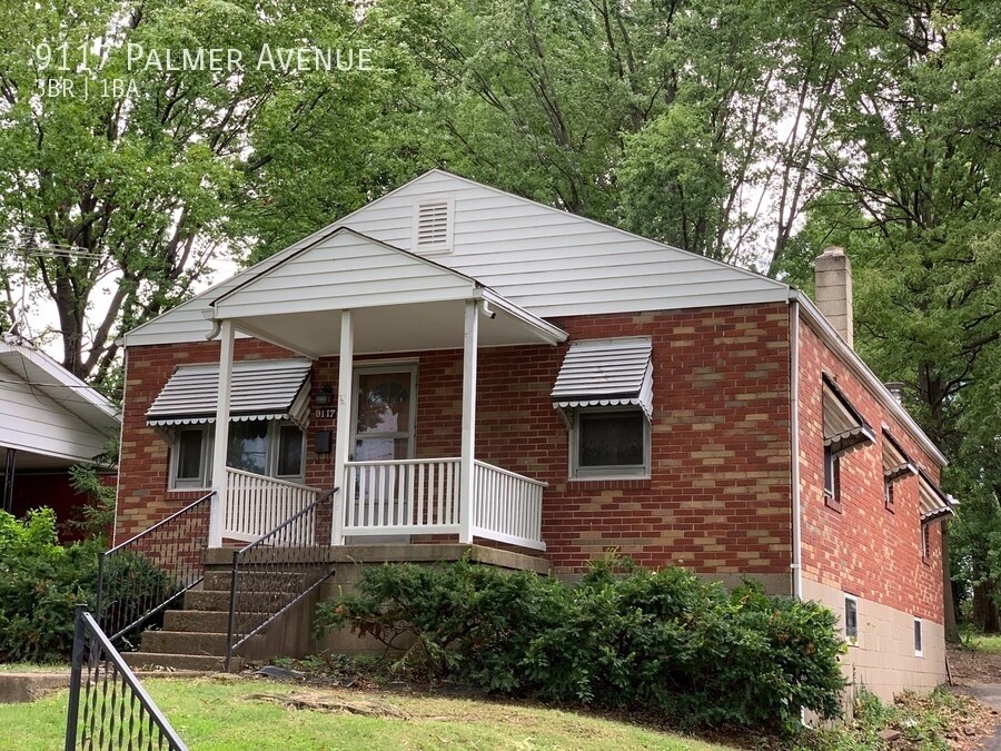 Primary Photo - Lovely all brick home